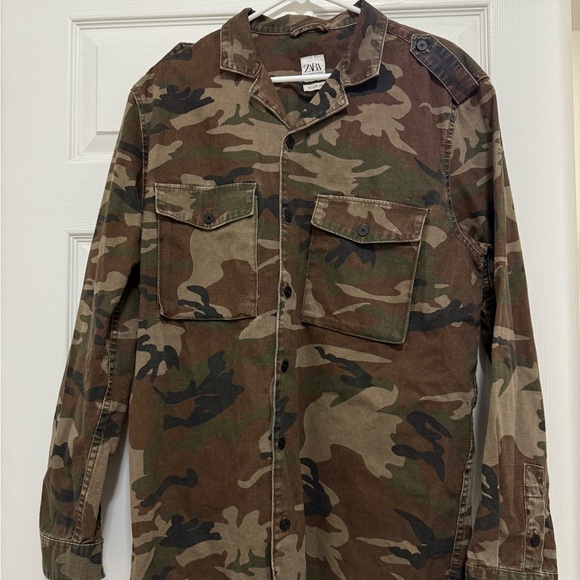 Zara Men's Green and Brown Camouflage Field Jacket - Picture 2 of 8
